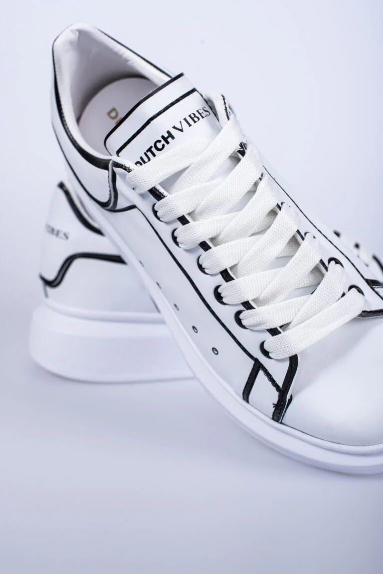 THE STRIPED SNEAKERS - Image 12