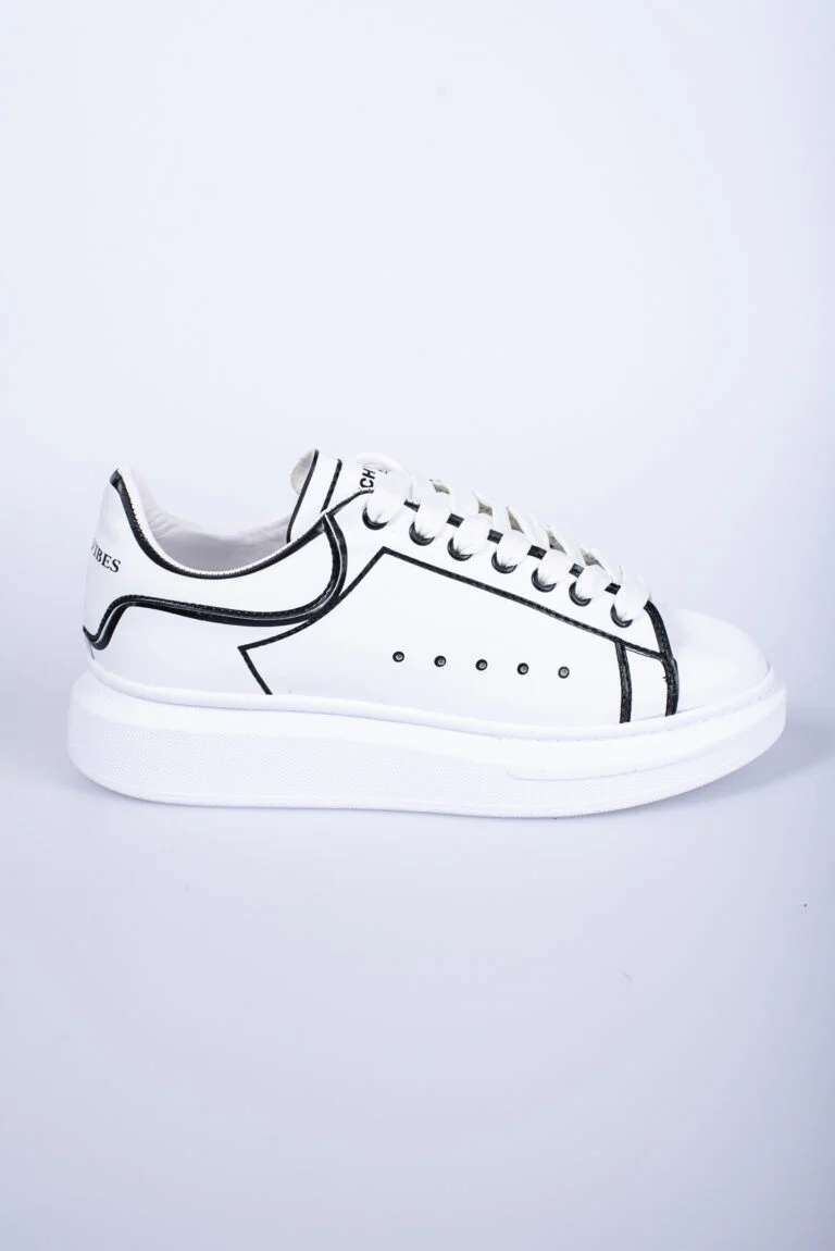 THE STRIPED SNEAKERS - Image 13