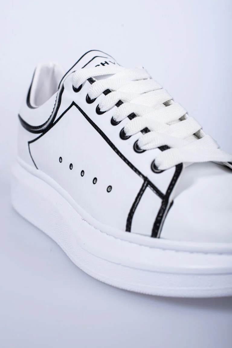 THE STRIPED SNEAKERS - Image 14