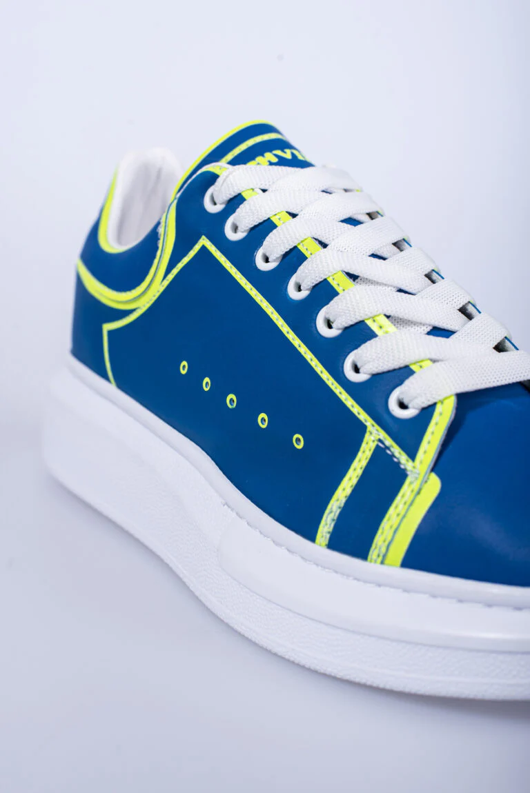 THE STRIPED SNEAKERS - Image 21