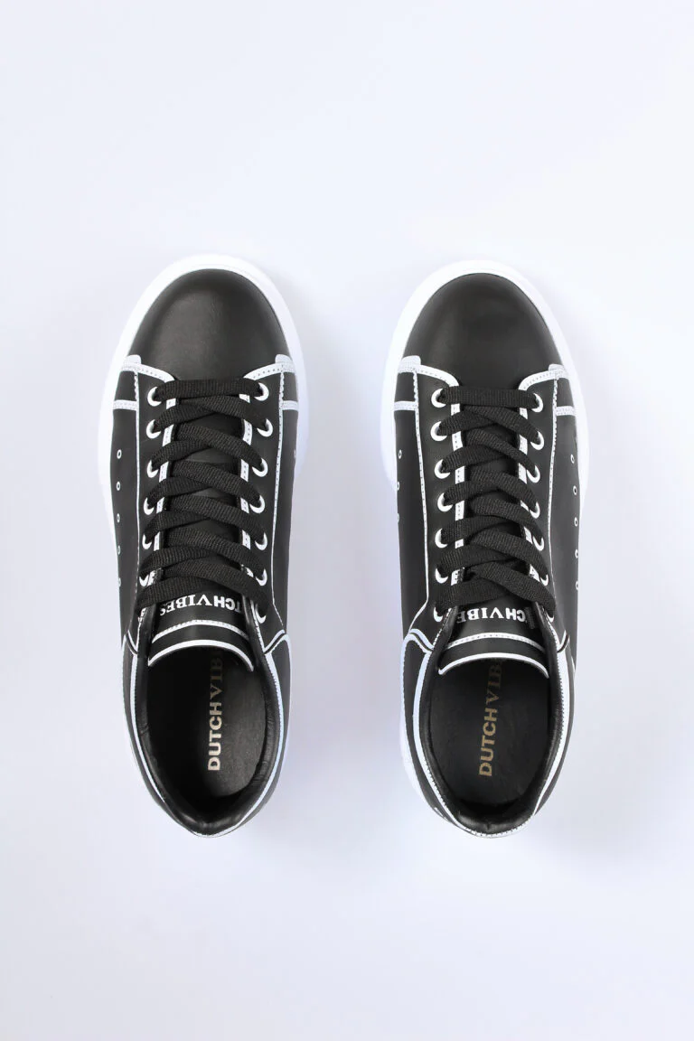 THE STRIPED SNEAKERS - Image 3