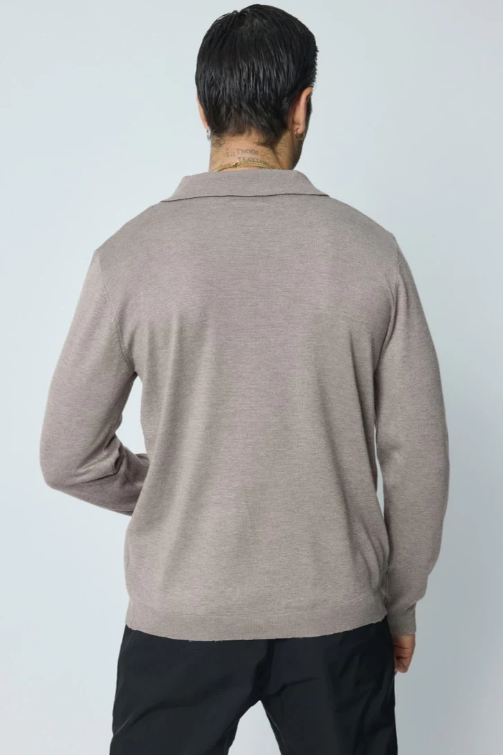 THE AUSTIN V NECK SWEATER - Image 9