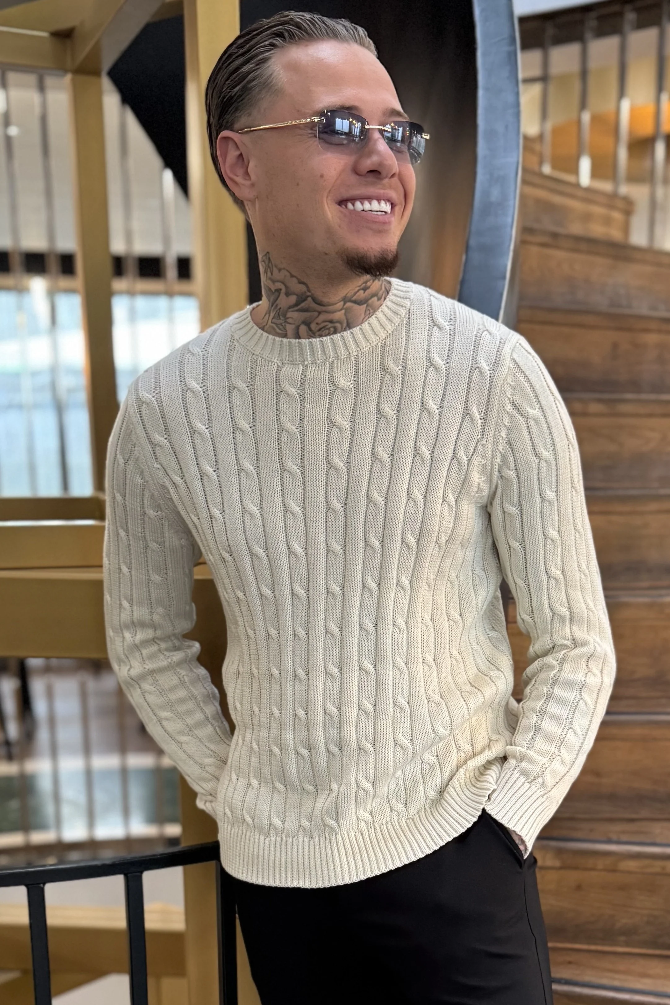 THE CABLE CREWNECK SWEATER - Image 4
