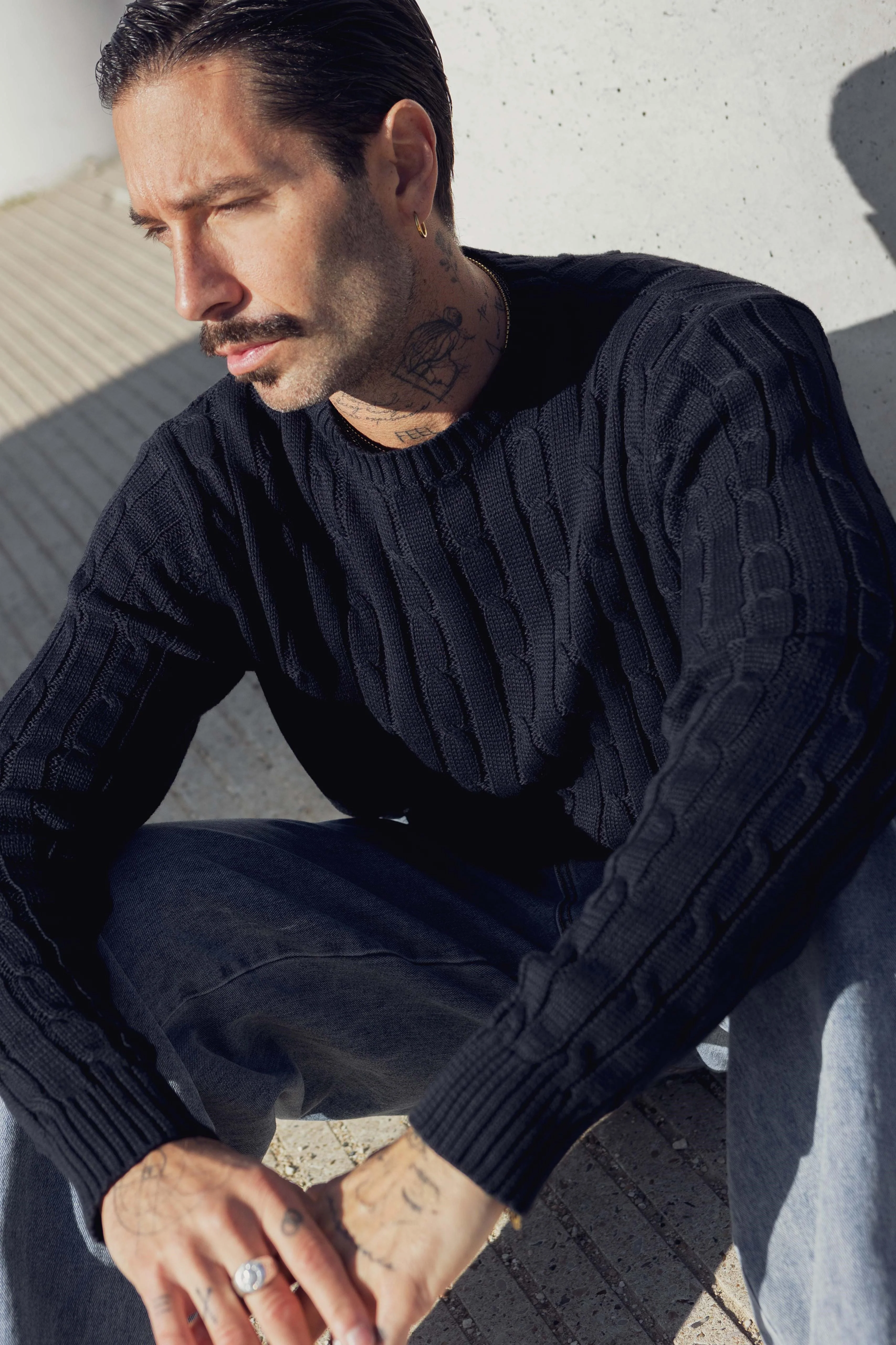 THE CABLE CREWNECK SWEATER - Image 9