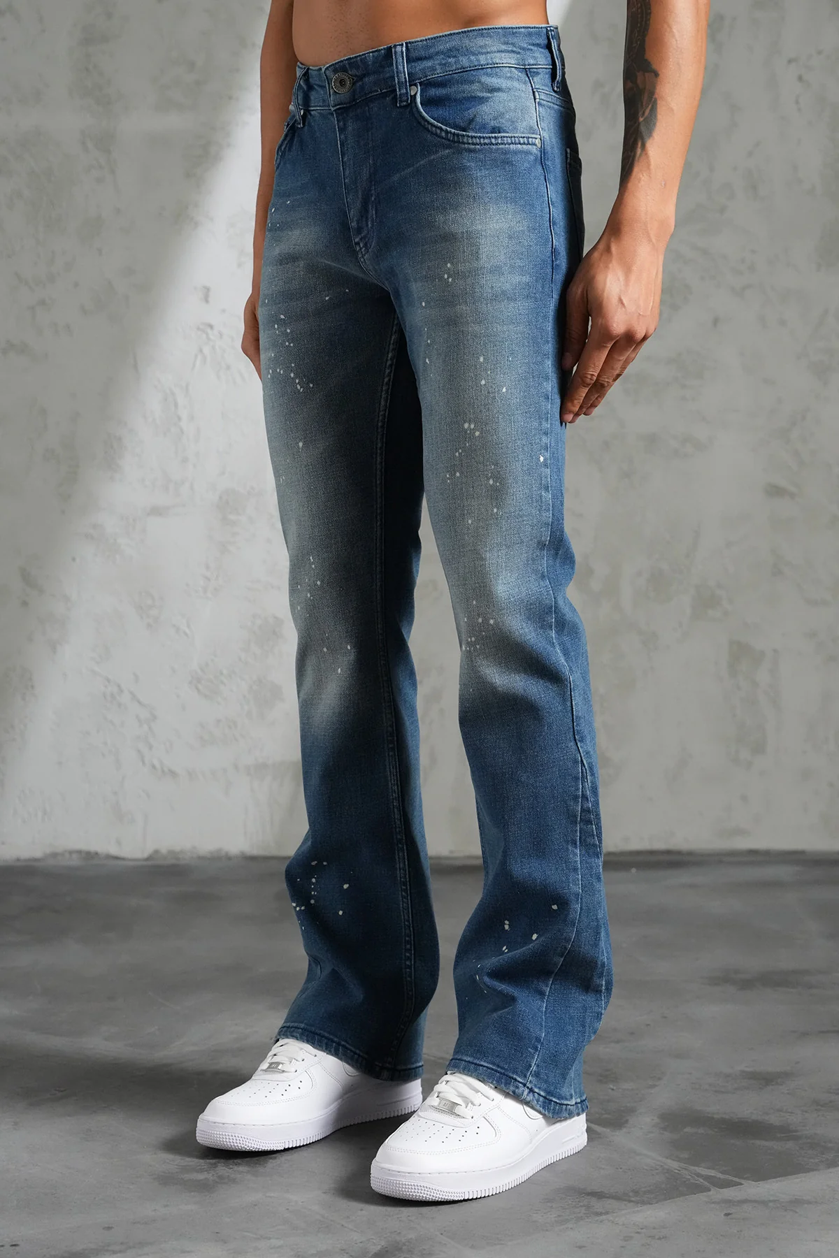 THE IKAO FLARED DENIM - Image 3