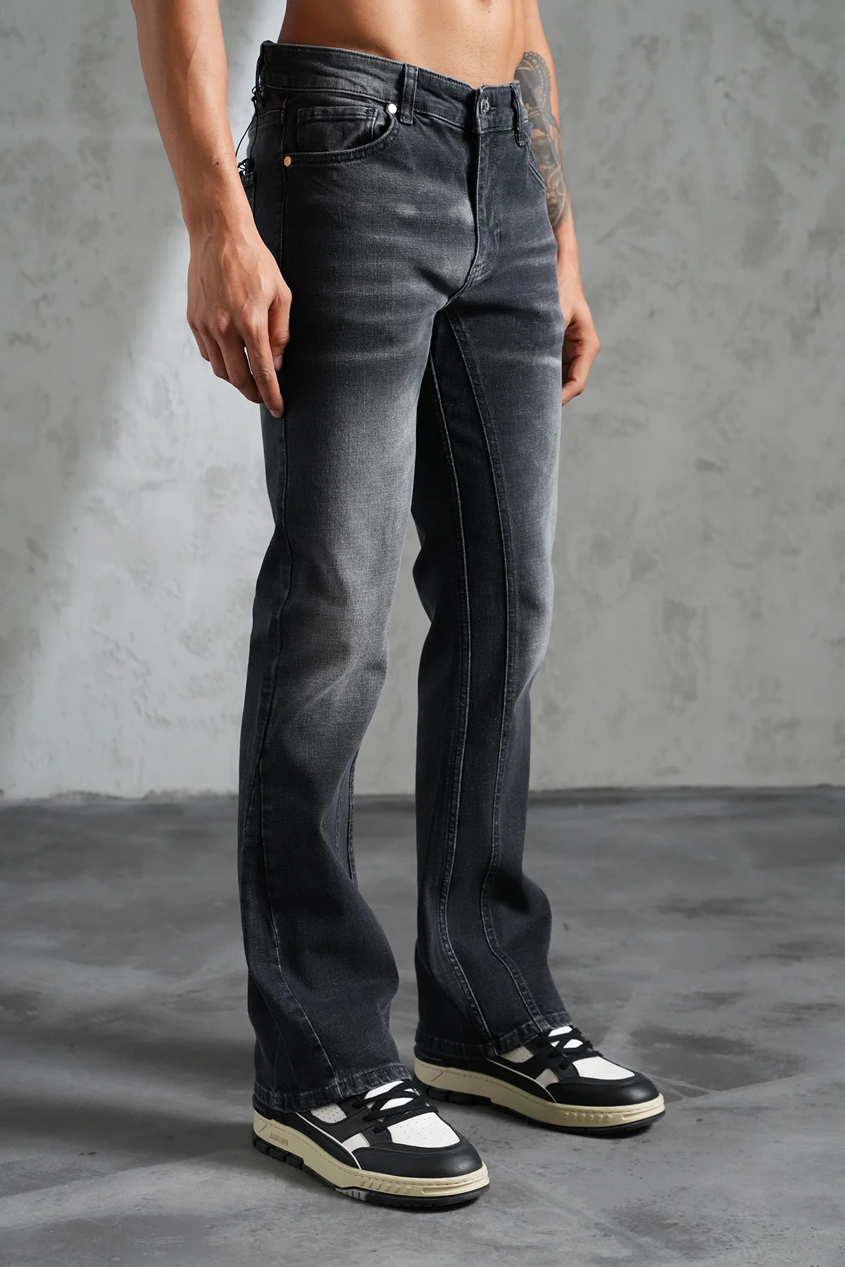 THE IKAO FLARED DENIM - Image 3