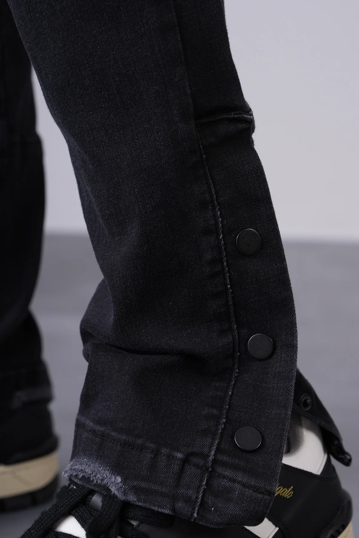 THE IKAO REGULAR DENIM - Image 5