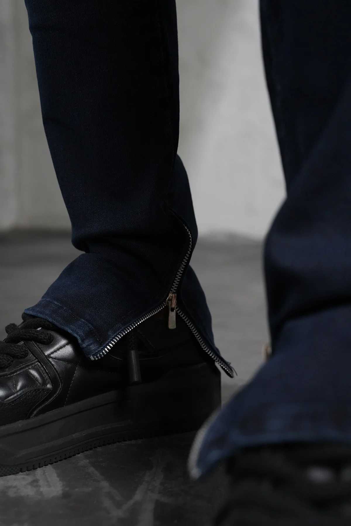 THE IKAO ZIPPED DENIM - Image 6