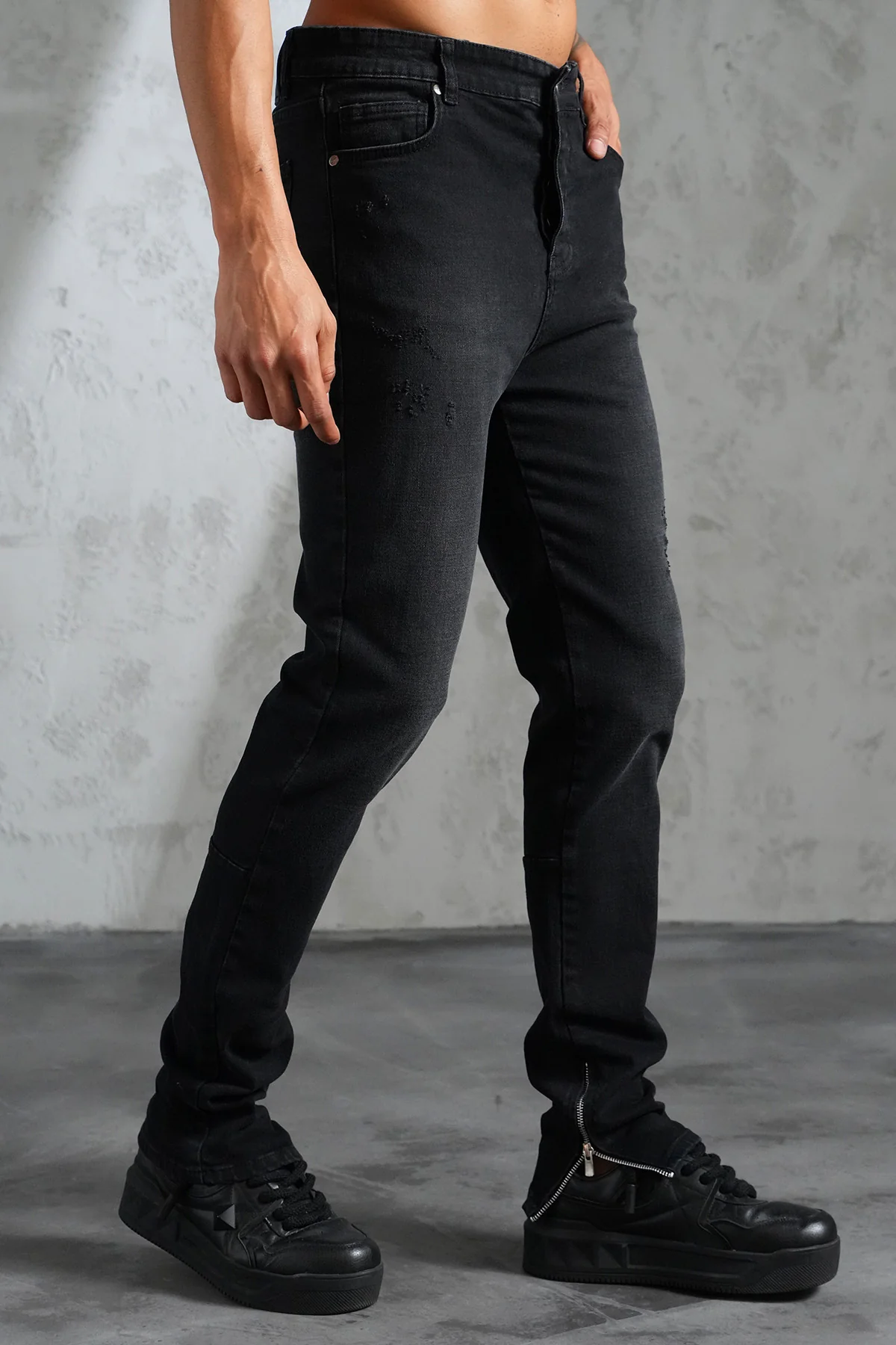 THE IKAO ZIPPED DENIM - Image 2