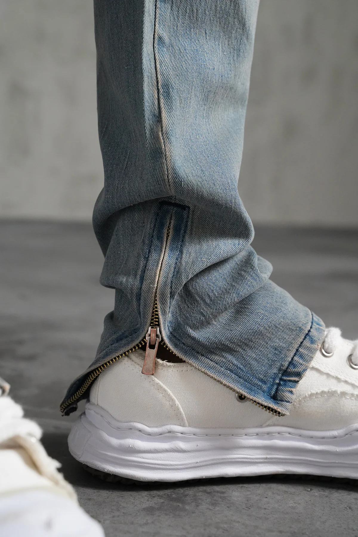 THE IKAO ZIPPED DENIM - Image 7
