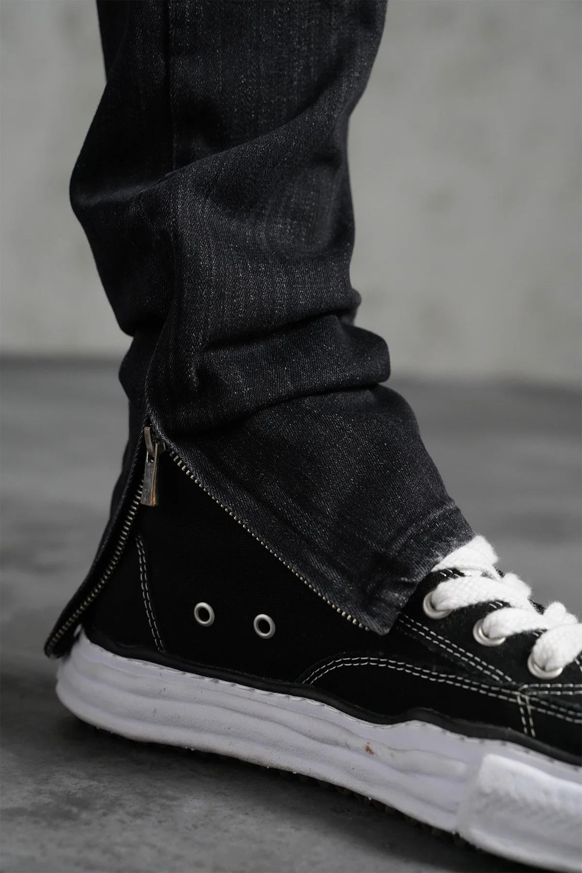 THE IKAO ZIPPED DENIM - Image 8