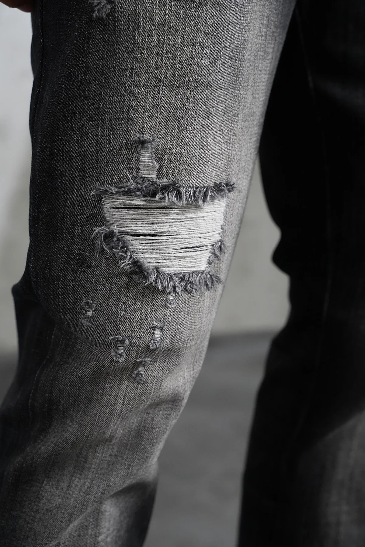 THE IKAO ZIPPED DENIM - Image 6