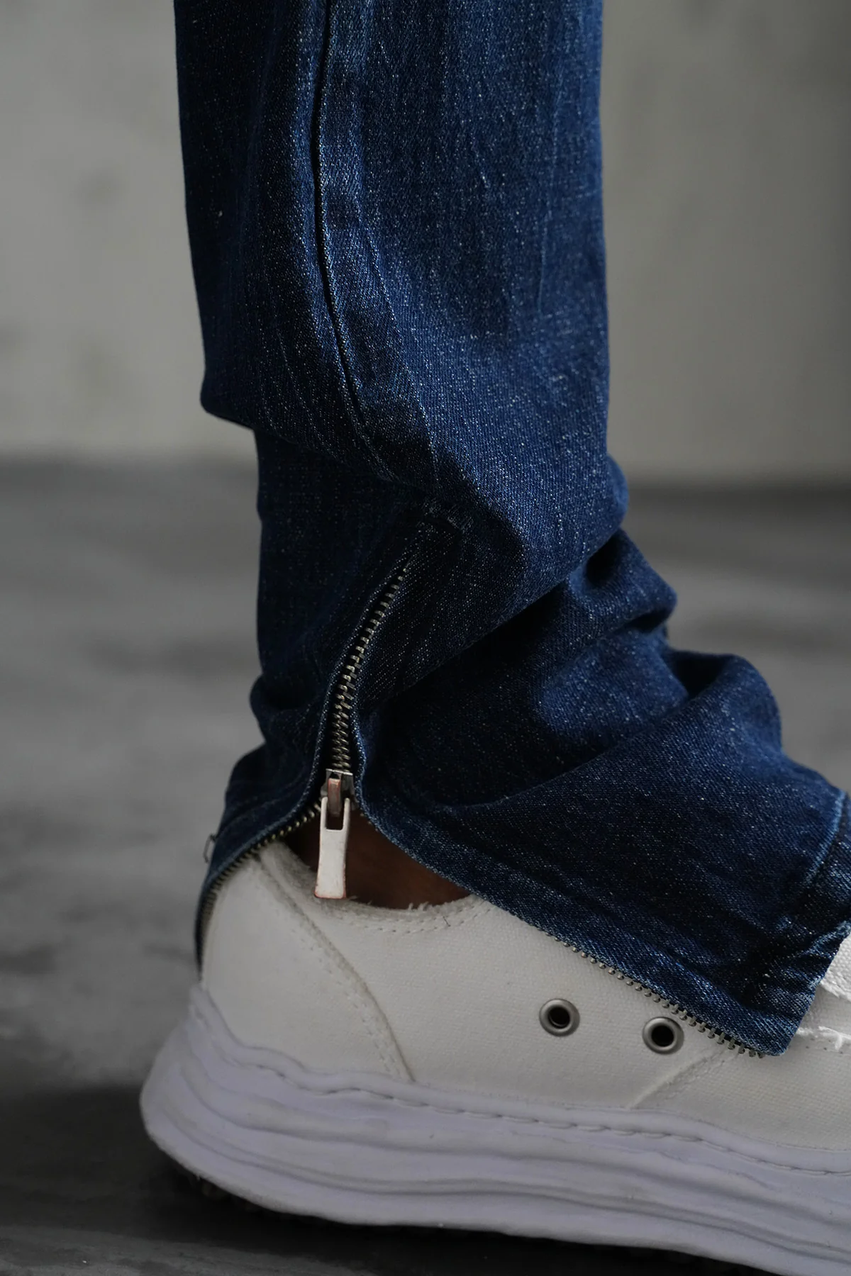 THE IKAO ZIPPED DENIM - Image 6