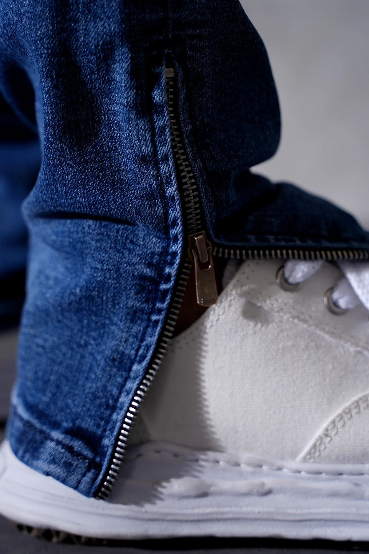 THE IKAO ZIPPED DENIM - Image 7