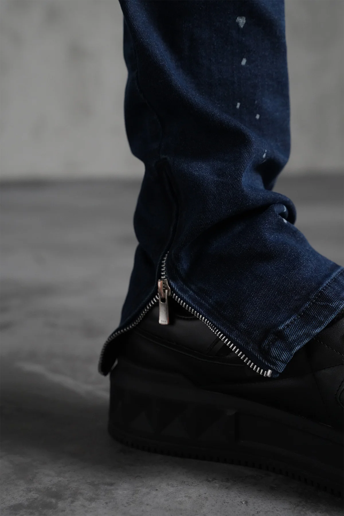 THE IKAO ZIPPED DENIM - Image 6