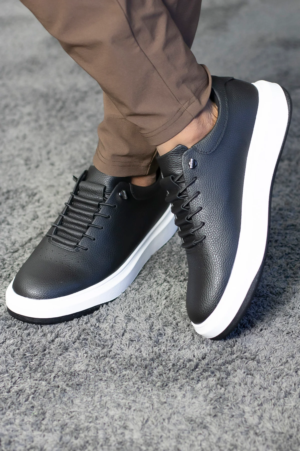 THE LYON SNEAKERS - Image 2