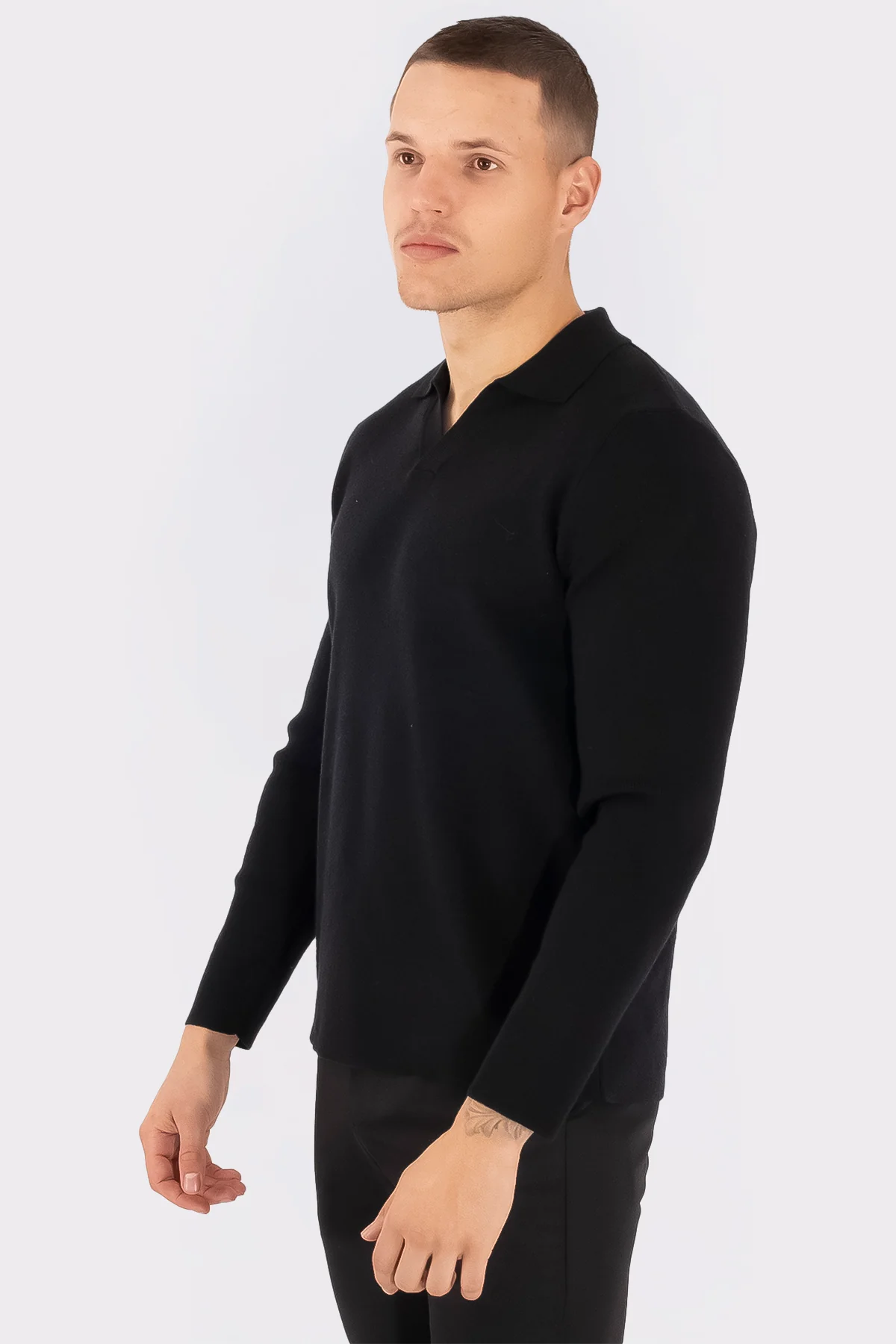 THE OSLO V-NECK SWEATER - Image 11