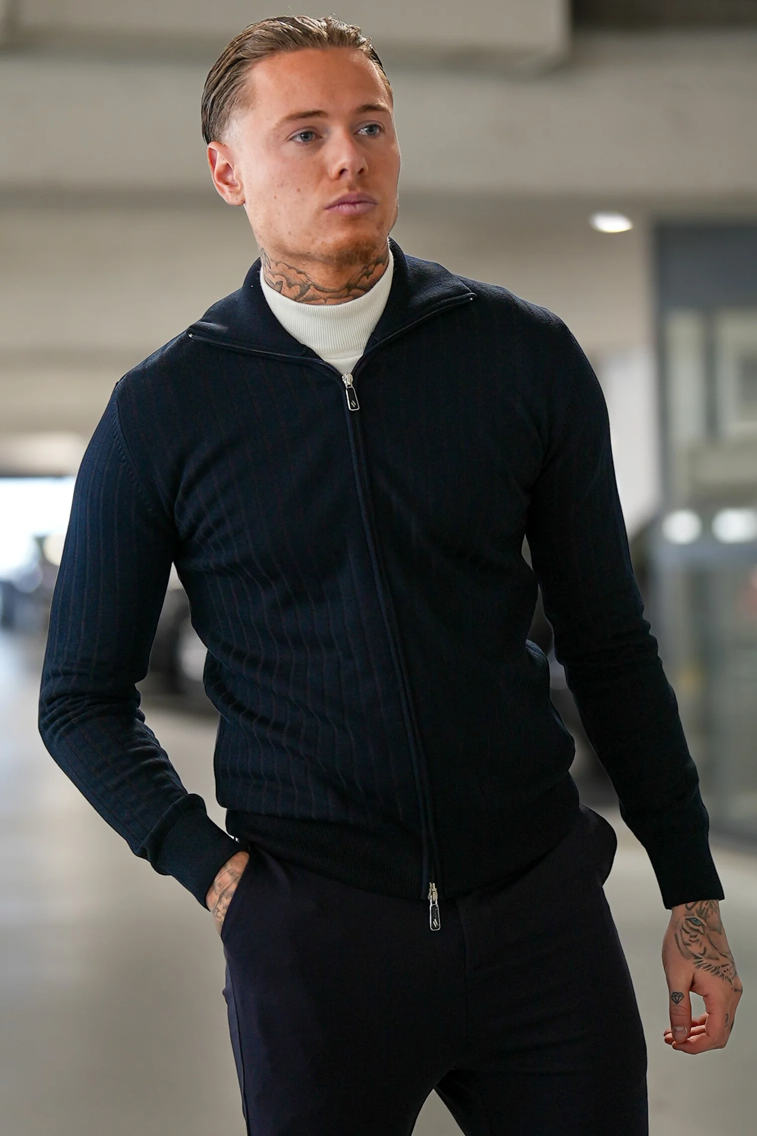 THE VENICE FULL ZIP SWEATER - Image 8