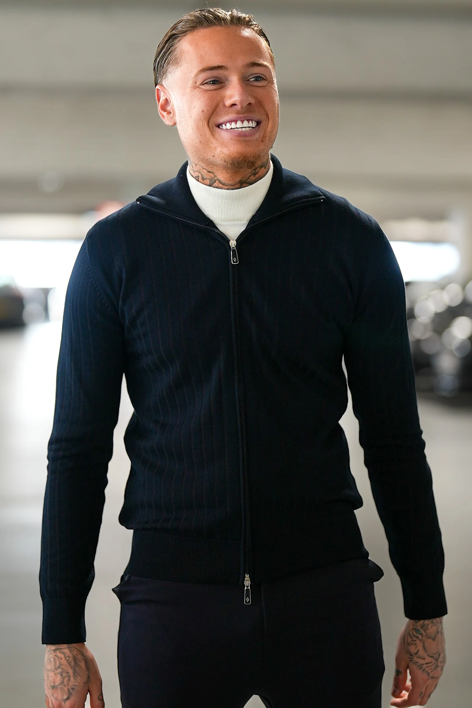 THE VENICE FULL ZIP SWEATER - Image 9